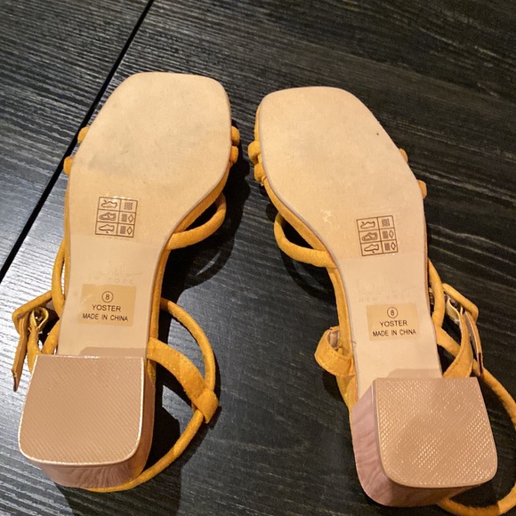 Nicole Miller New York size 8 Yoster chunky heels. Beautiful fall mustard color! - Picture 5 of 8